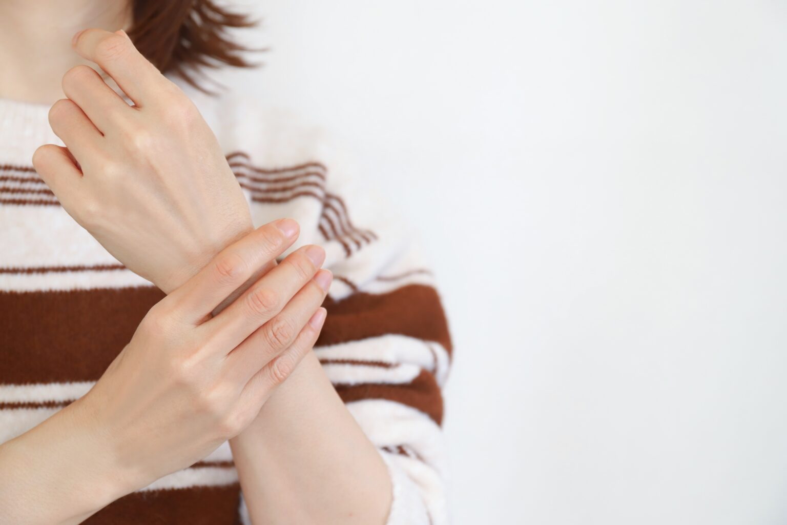 【症例】ドケルバン病(腱鞘炎)|宝塚市40代女性|抱っこで悪化した手首の痛み | 宝塚市・山本駅の整骨院|美容鍼と身体の痛みなら宝塚げんき鍼灸整骨院